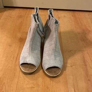 Toms suede heels size 8